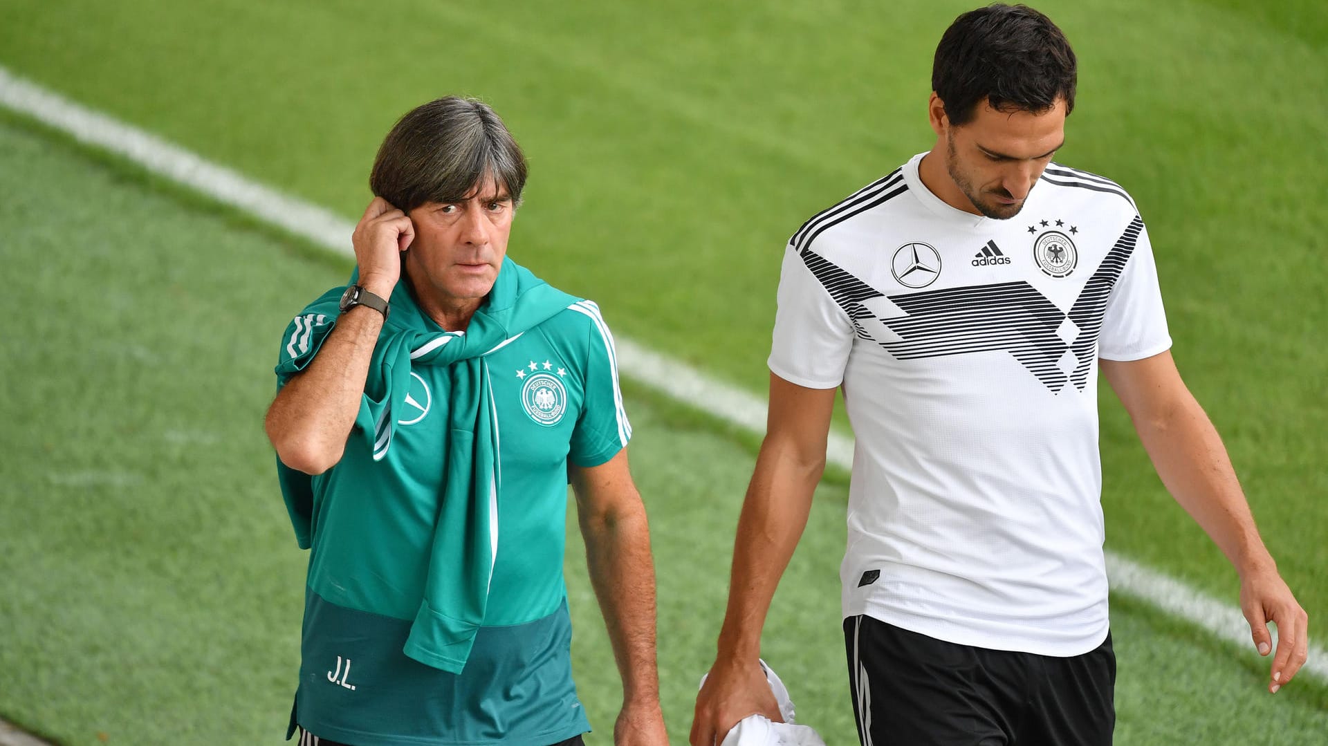 Wurden 2014 gemeinsam Weltmeister, 2018 lief es dann weniger erfolgreich: Joachim Löw und Mats Hummels. Wurden 2014 gemeinsam Weltmeister, 2018 lief es dann weniger erfolgreich: Joachim Löw und Mats Hummels.