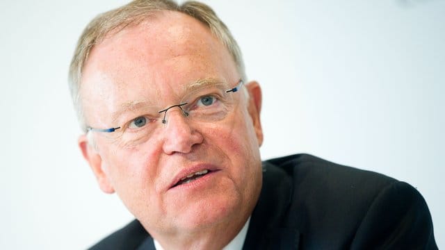 Die SPD sollte nach Einschätzung von Niedersachsens Ministerpräsident Stephan Weil Selbstbewusstsein und Optimismus ausstrahlen. Die SPD sollte nach Einschätzung von Niedersachsens Ministerpräsident Stephan Weil Selbstbewusstsein und Optimismus ausstrahlen.
