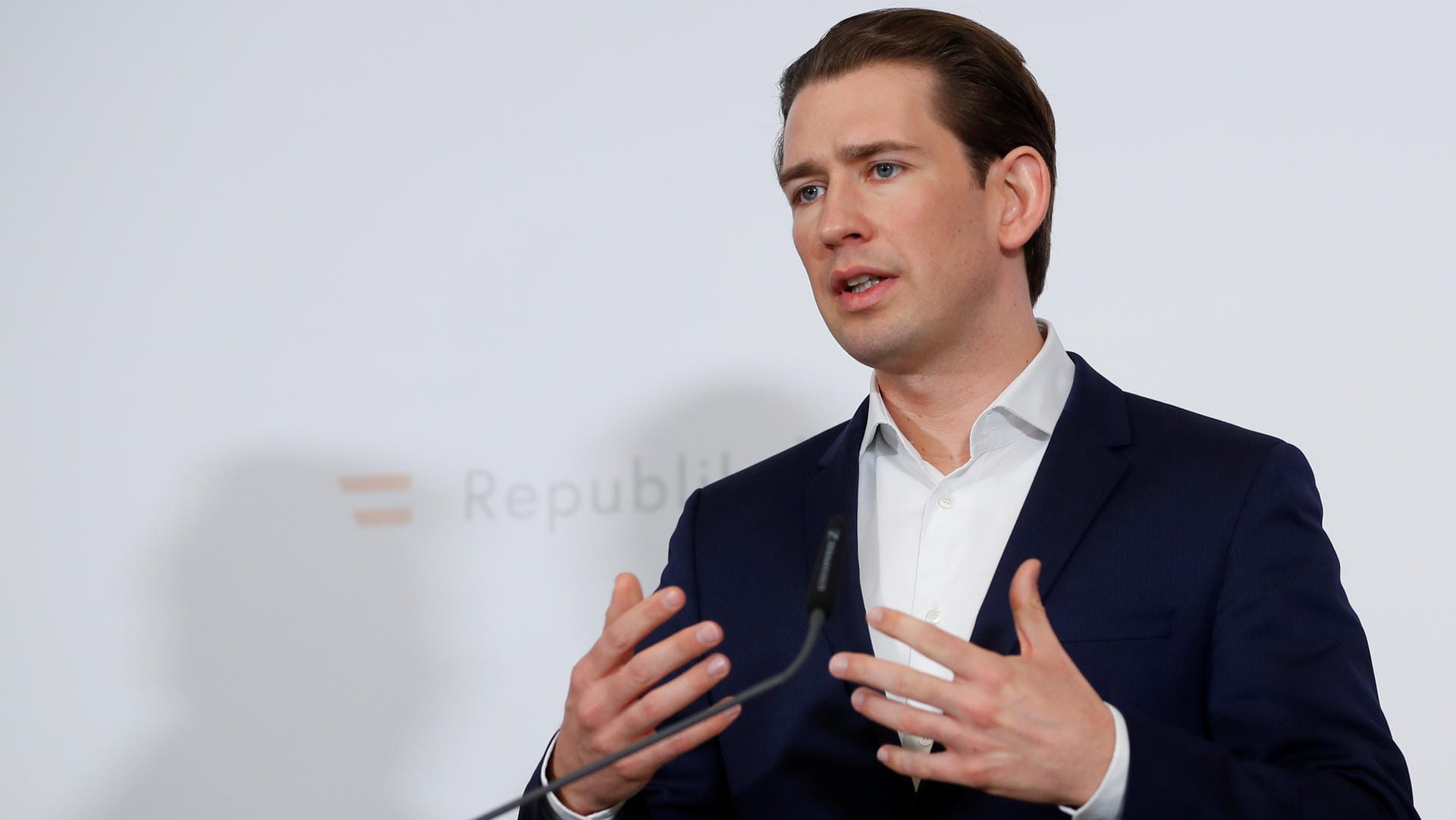 Sebastian Kurz während einer Pressekonferenz: Der Bundeskanzler bemängelt, dass die Mission Migranten Tür und Tor nach Europa geöffnet hätte.