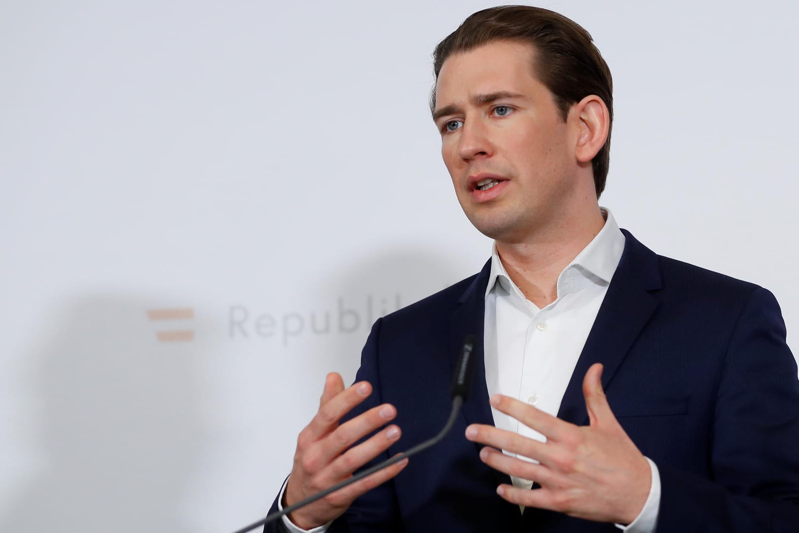 Sebastian Kurz während einer Pressekonferenz: Der Bundeskanzler bemängelt, dass die Mission Migranten Tür und Tor nach Europa geöffnet hätte.