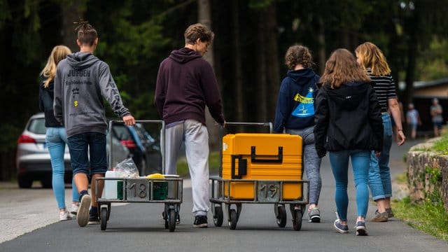 Eine Schülergruppe während einer Klassenfahrt