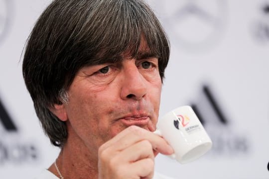 Bundestrainer Joachim Löw kann sich eine Rückkehr von Thomas Müller und Mats Hummels in die Nationalmannschaft vorstellen.
