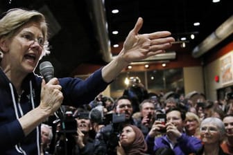 Elizabeth Warren, Senatorin für Massachusetts und demokratische Präsidentschaftskandidatin, spricht während einer Wahlkampfveranstaltung in Des Moines.