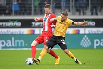 Im direkten Duell: Heidenheims Patrick Mainka und Patrick Ebert von Dynamo Dresden.