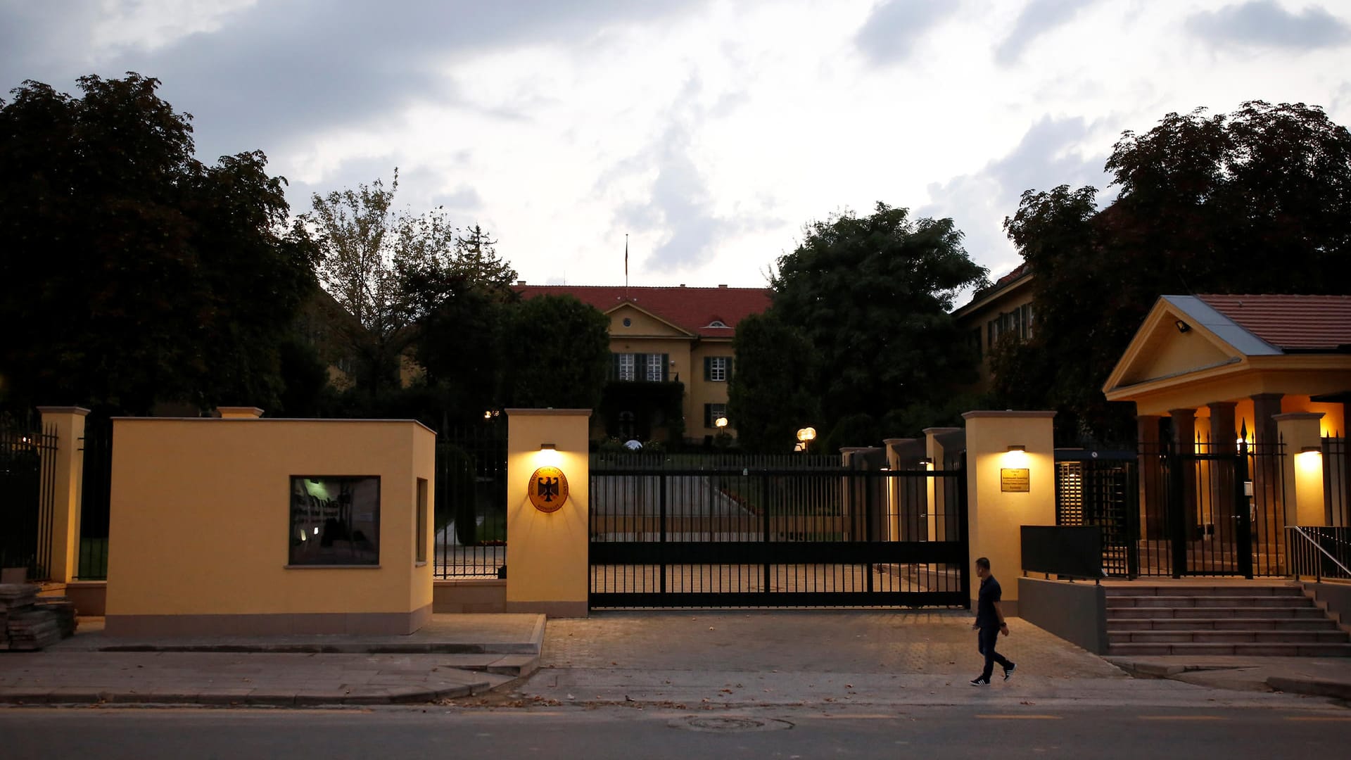 Deutsche Botschaft in Ankara: 113 Personen könnten in den Fokus türkischer Nachrichtendienste rücken. Deutsche Botschaft in Ankara: 113 Personen könnten in den Fokus türkischer Nachrichtendienste rücken.