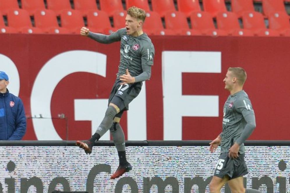 Nürnbergs Robin Hack bejubelt sein Tor zum 2:0.