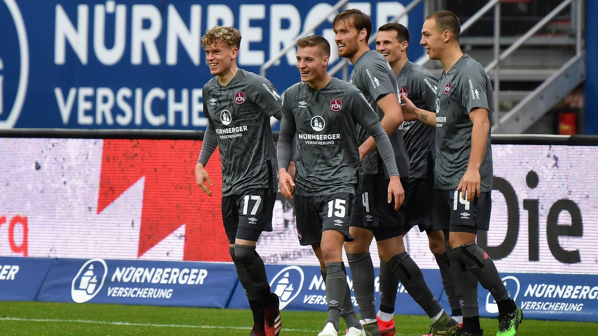 Jubel bei den "Clubberern": Der 1. FC Nürnberg holte gegen den SV Sandhausen drei wichtige Punkte im Abstiegskampf. Jubel bei den "Clubberern": Der 1. FC Nürnberg holte gegen den SV Sandhausen drei wichtige Punkte im Abstiegskampf.