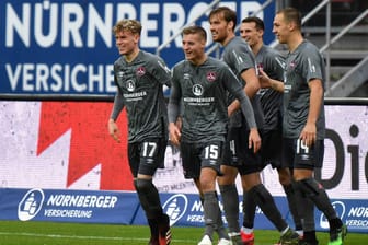 Jubel bei den "Clubberern": Der 1. FC Nürnberg holte gegen den SV Sandhausen drei wichtige Punkte im Abstiegskampf.