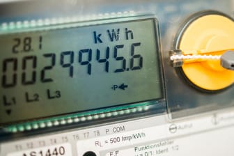 Strompreise steigen weiter: Für die Monate Februar bis April haben 86 Versorger Preiserhöhungen von durchschnittlich 8,1 Prozent angekündigt.