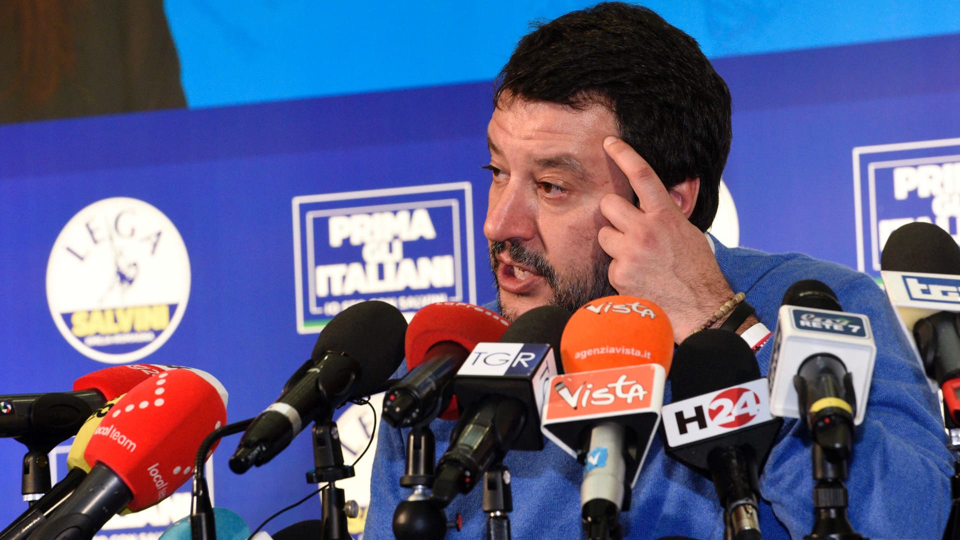 Matteo Salvini gibt eine Pressekonferenz: Salvini droht nach eigenen Angaben ein weiteres Verfahren im Zusammenhang mit seiner Blockadepolitik gegen Rettungsboote mit Migranten. Matteo Salvini gibt eine Pressekonferenz: Salvini droht nach eigenen Angaben ein weiteres Verfahren im Zusammenhang mit seiner Blockadepolitik gegen Rettungsboote mit Migranten.