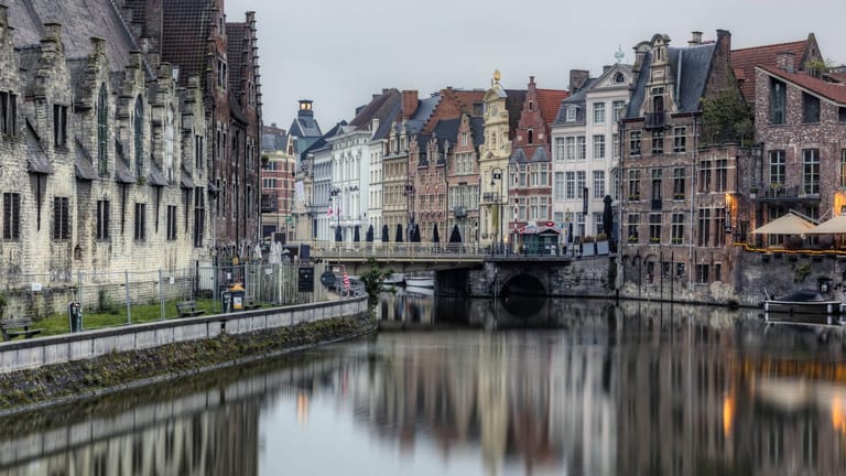 Stadtansicht von Gent: In der belgischen Stadt soll die Polizei nach einem Messerangriff auf eine Frau geschossen haben.