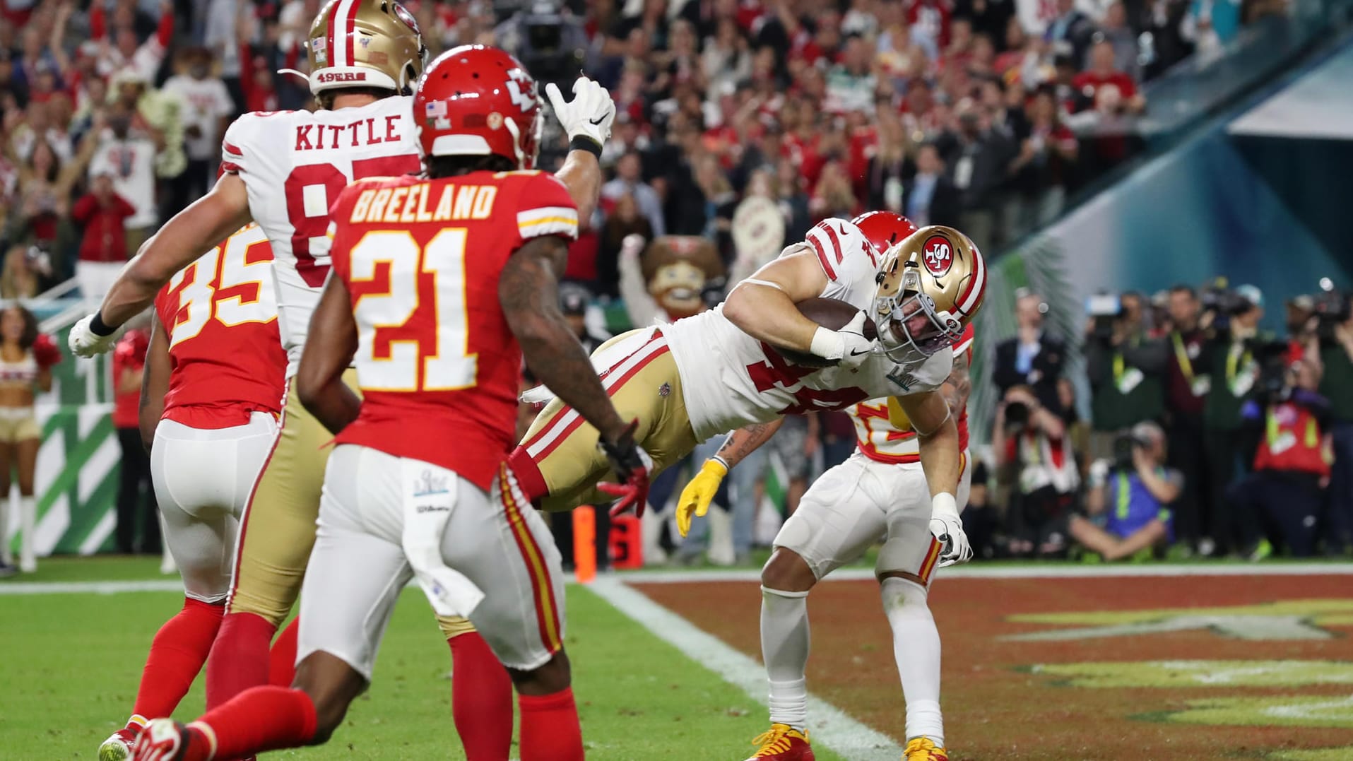 Juszczyk erzielt den Touchdown für die Niners.