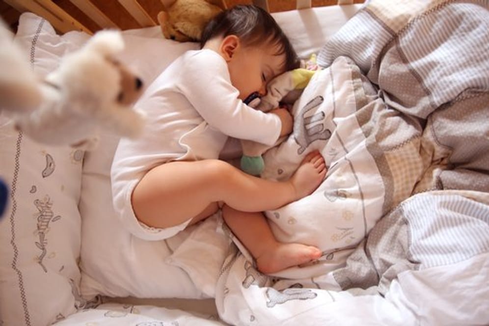 Worauf und worin Babys liegen ist für einen guten Schlaf entscheidend.