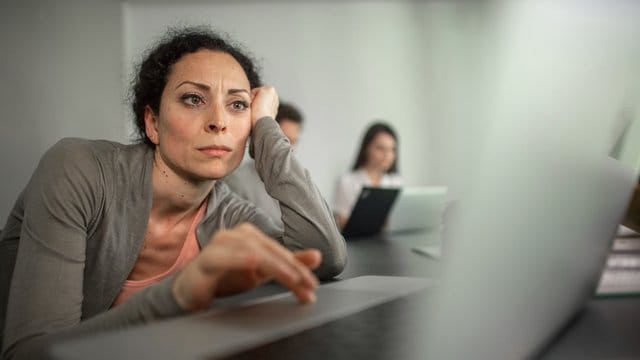 Höchstleistung im Job: Wenn der Arbeitgeber schlechte Leistungen kritisiert, ist es häufig schwer, einen Vergleichsmaßstab zu ziehen.