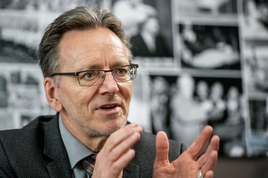 "Wer Listen vermeintlicher "politischer Gegner" veröffentlicht - verbunden mit Drohungen wie "Wir kriegen Euch alle" - der tut dies mit dem Ziel, Menschen einzuschüchtern und Angst zu verbreiten", sagt Münch.