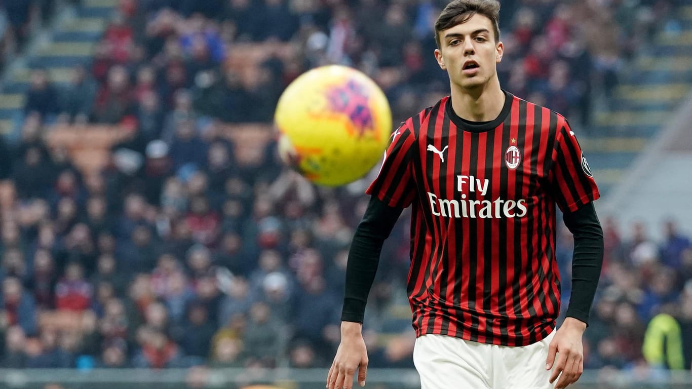 Spielt als dritter Maldini nach Großvater Cesare und "Papa" Paolo im schwarz-roten Milan-Trikot: Daniel Maldini (18).