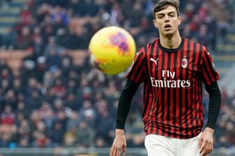 Spielt als dritter Maldini nach Großvater Cesare und "Papa" Paolo im schwarz-roten Milan-Trikot: Daniel Maldini (18).