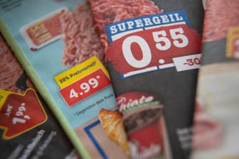 Lebensmittelpreise: Viele Supermärkte bieten Lebensmittel zum Schnäppchenpreis an.