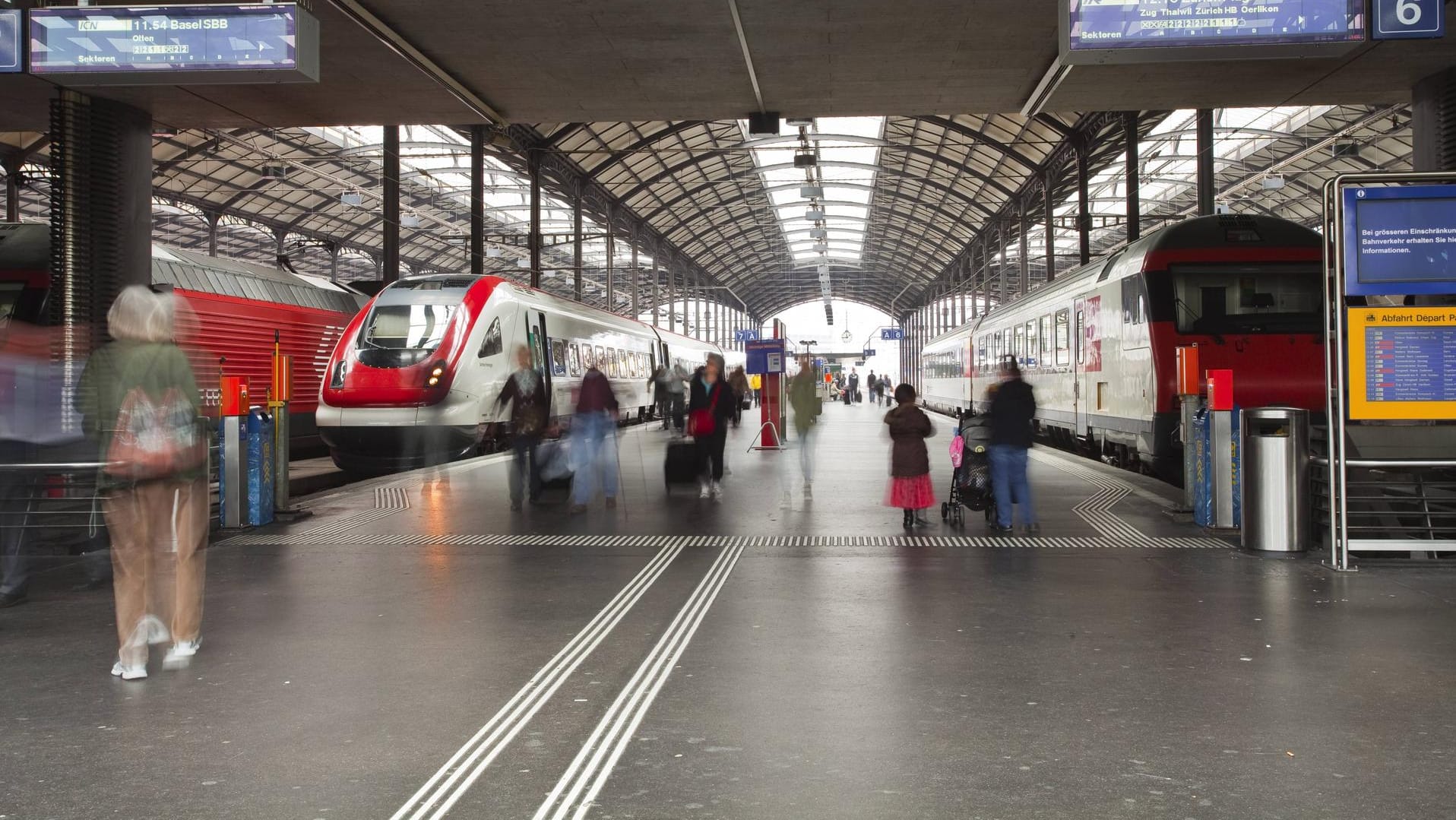 Bahnhof Luzern in der Schweiz: Ein Zug ist auf einen Prellbock geprallt – die Unglücksursache war zunächst unbekannt. Bahnhof Luzern in der Schweiz: Ein Zug ist auf einen Prellbock geprallt – die Unglücksursache war zunächst unbekannt.