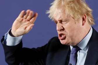 Premierminister Boris Johnson: Großbritannien werde sich bei den anstehenden Gesprächen mit Brüssel aber auf keinen Fall vertraglich auf die Einhaltung von EU-Standards bei Umweltschutz, Arbeitnehmerrechten und staatlichen Wirtschaftshilfen festlegen lassen.