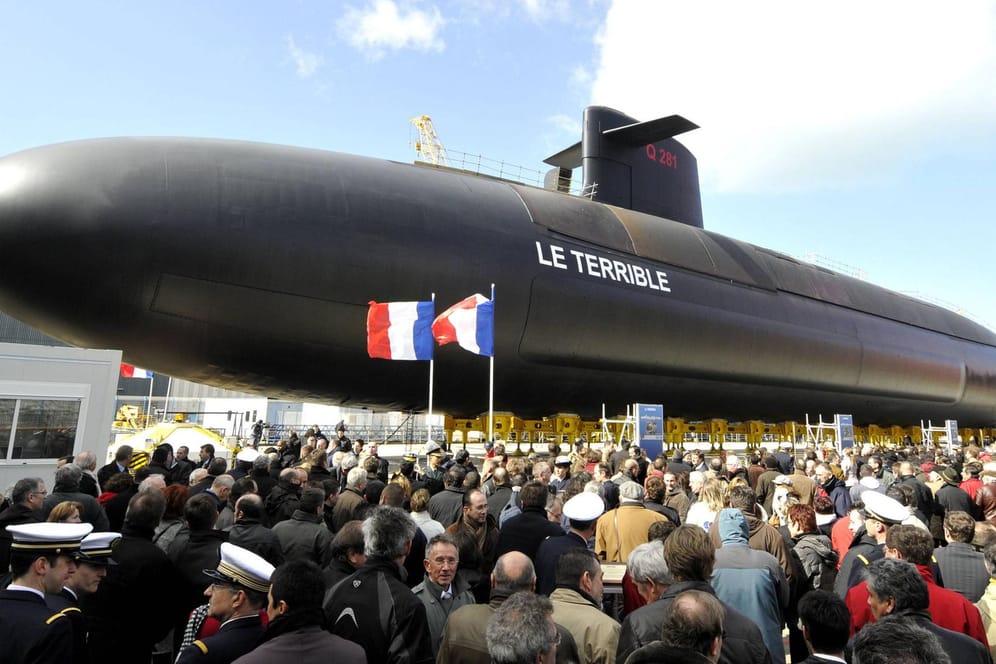 Einweihung des französischen Atom-U-Boots "Le Terrible" in Cherbourg: Aus der CDU kommt nun ein Vorstoß, möglicherweise bei Atomwaffen mit Frankreich zu kooperieren.