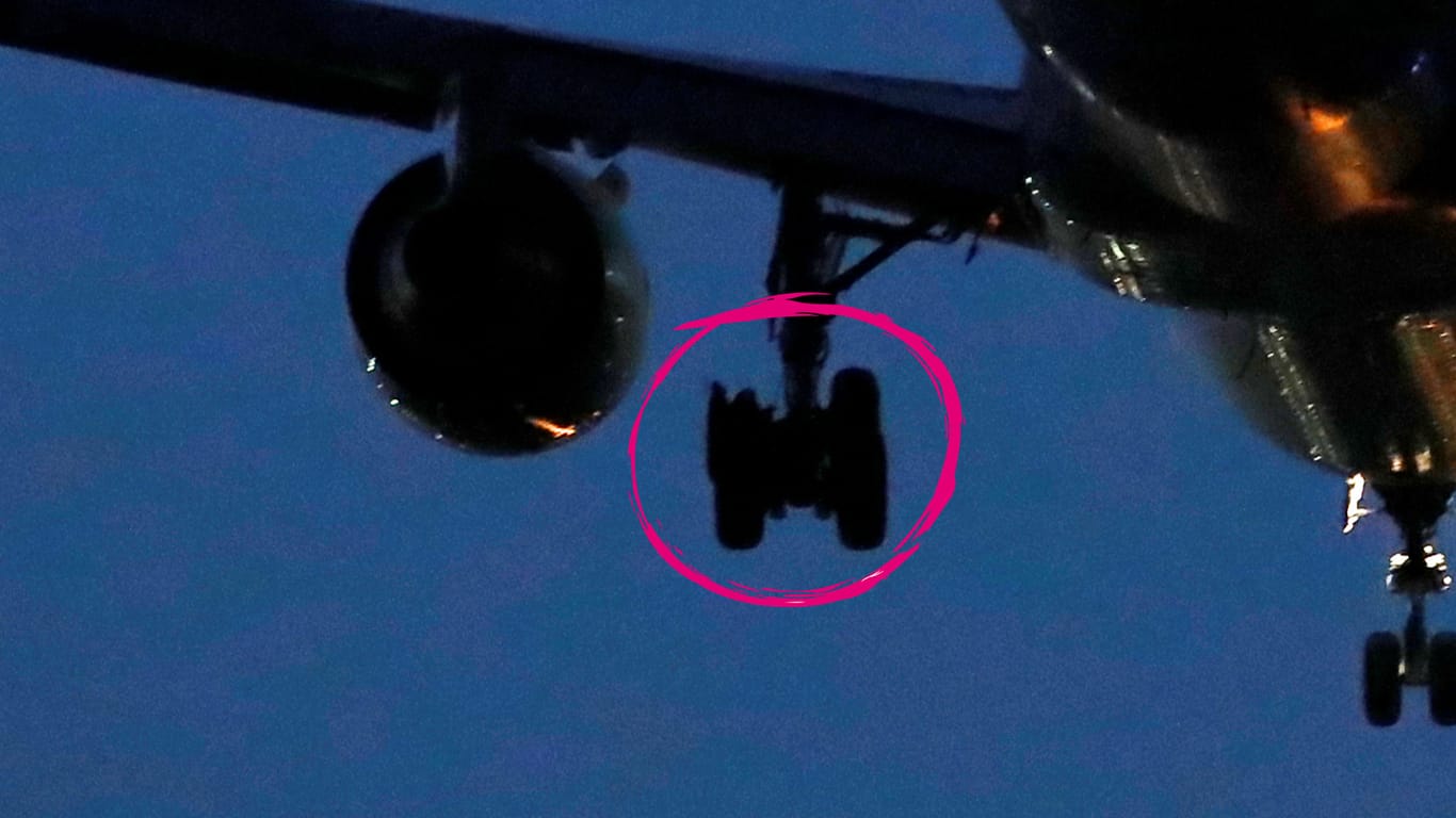 Rot umrandet ist der beschädigte Reifen an der Boeing 767-300 zu sehen.