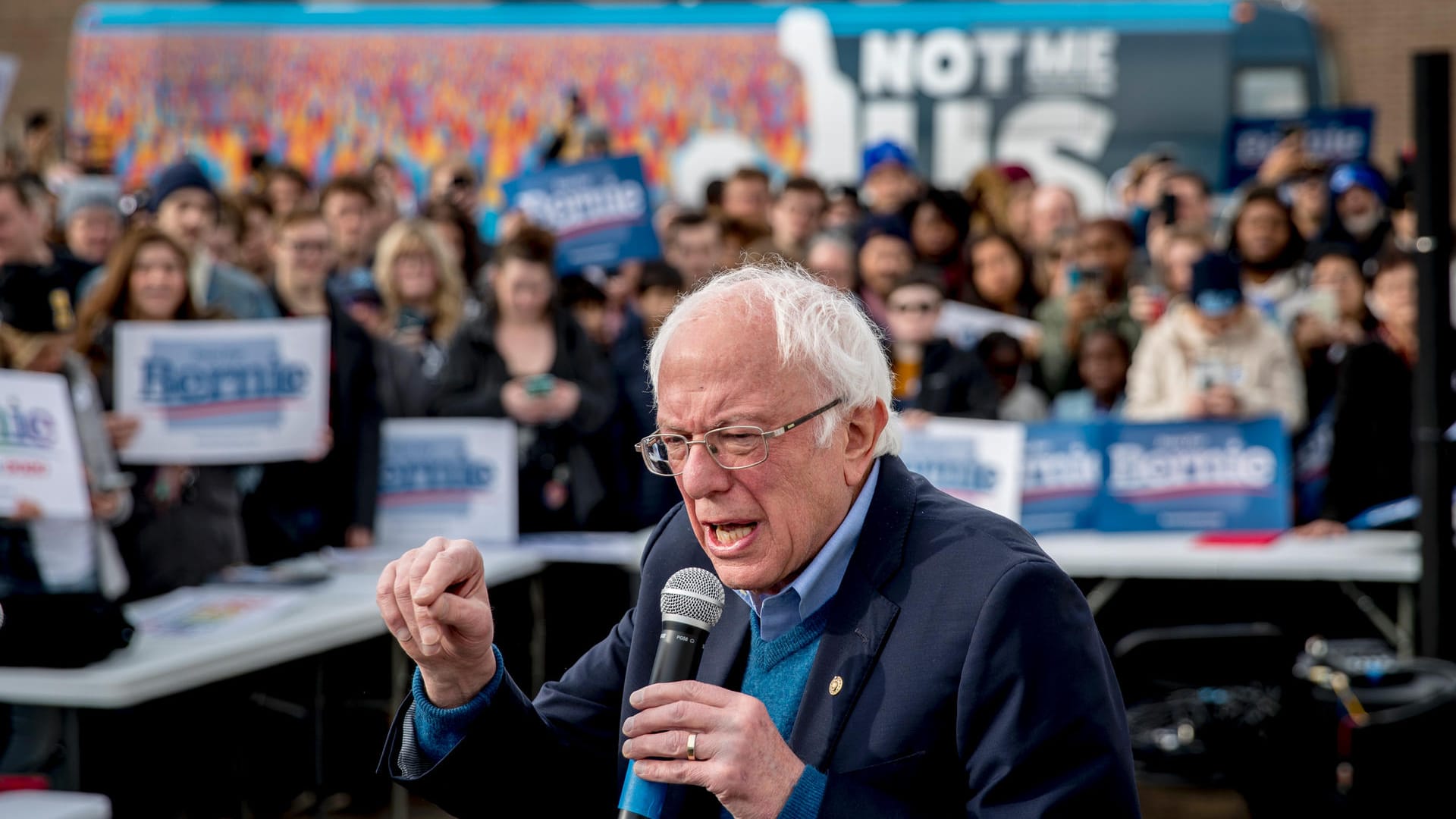 Bernie Sanders punktet mit linken Parolen.