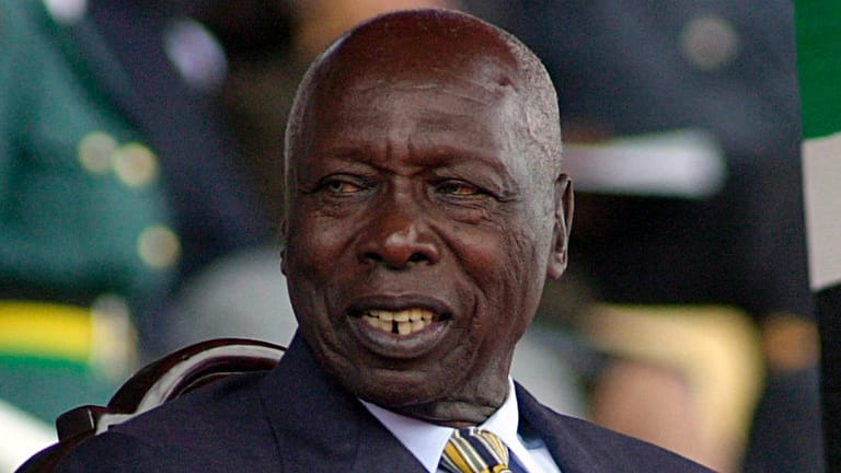 Daniel arap Moi: Der ehemalige Präsident von Kenia ist gestorben.