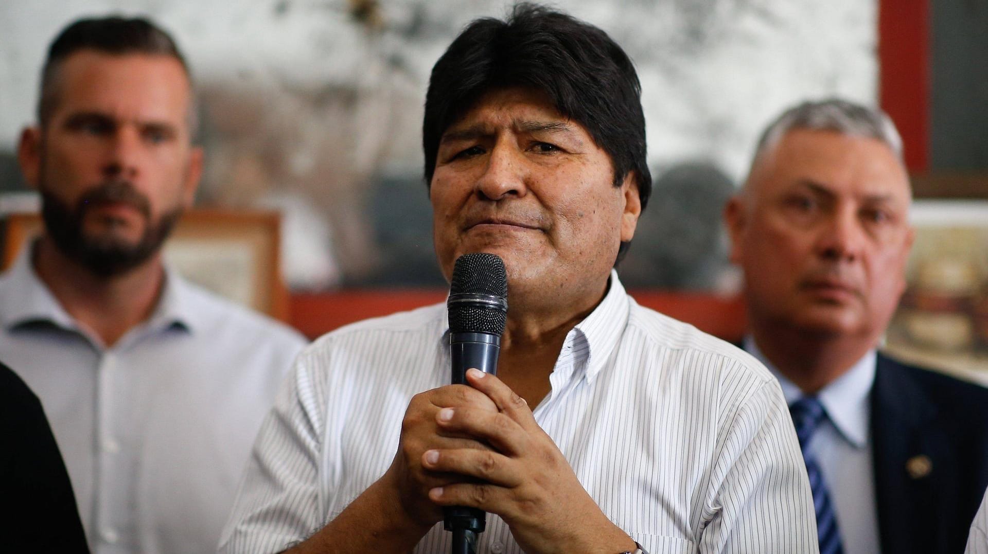 Boliviens Ex-Präsident Morales: Bei den vorgezogenen Präsidentschaftswahlen im Mai darf er nicht kandidieren, stattdessen will er in den Senat. Boliviens Ex-Präsident Morales: Bei den vorgezogenen Präsidentschaftswahlen im Mai darf er nicht kandidieren, stattdessen will er in den Senat.