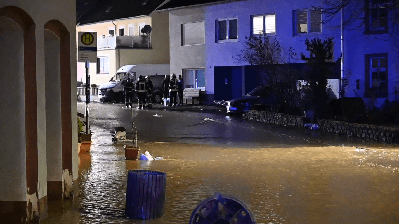 Überschwemmung in Aach bei Trier: Genauere Informationen zu Schäden gab es zunächst nicht.