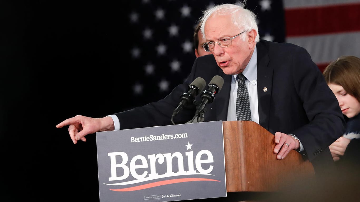 Bernie Sanders bei seiner Wahlkundgebung in Iowas Hauptstadt Des Moines: Der demokratische US-Senator hat sich zum Sieger der Vorwahlen in dem Bundesstaat erklärt.