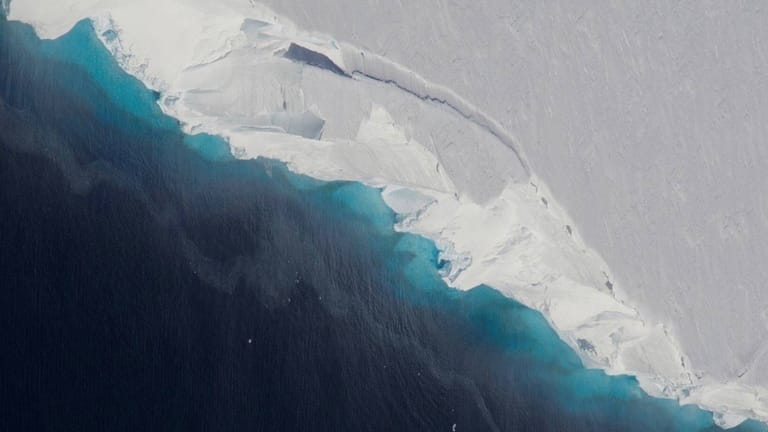 Der Thwaites-Gletscher in der Westantarktis: Erst kürzlich haben Forscher anhand neuer Messdaten festgestellt, dass der Gletscher besorgniserregend schnell schmilzt.