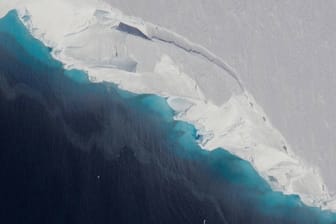 Der Thwaites-Gletscher in der Westantarktis: Erst kürzlich haben Forscher anhand neuer Messdaten festgestellt, dass der Gletscher besorgniserregend schnell schmilzt.