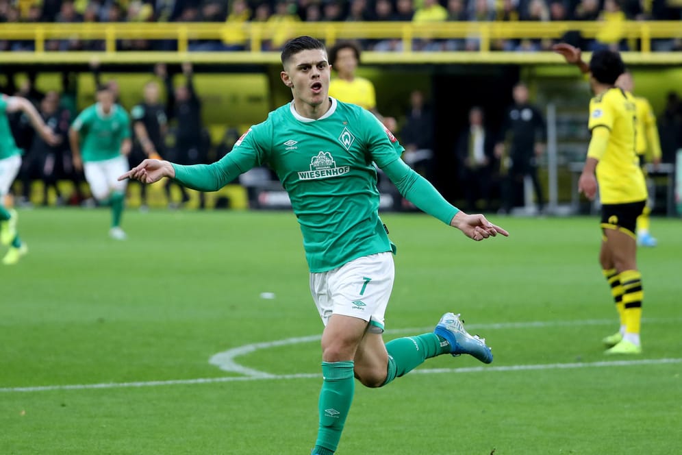 Könnte möglicherweise im schwarz-gelben Trikot jubeln: Werder-Stürmer Milot Rashica freut sich über einen Treffer gegen den BVB.