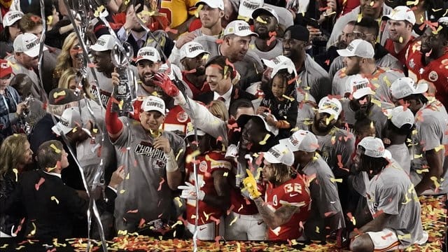 Die Super-Bowl-Sieger von den Kansas City Chiefs können sich auf eine Parade freuen. Die Super-Bowl-Sieger von den Kansas City Chiefs können sich auf eine Parade freuen.