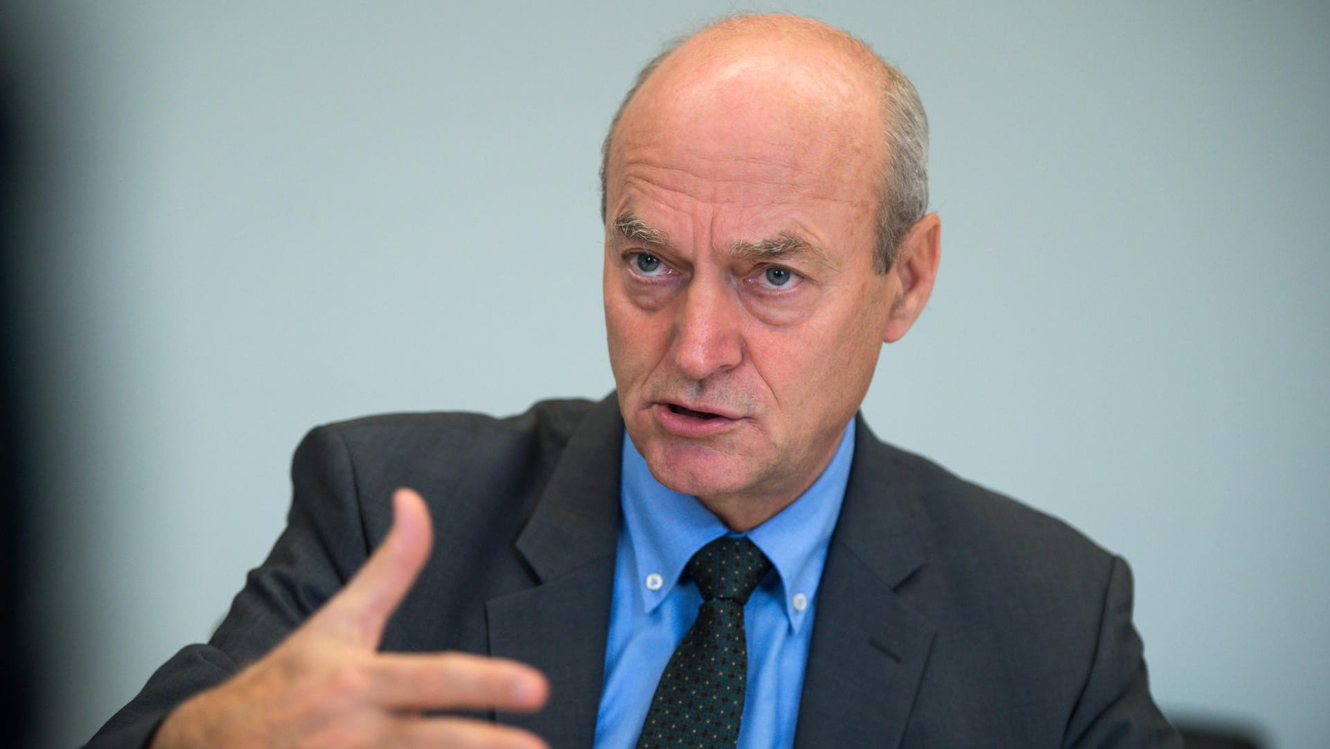 Ex-BND-Präsident Gerhard Schindler: Memoiren vom Kanzleramt zurückgehalten. Ex-BND-Präsident Gerhard Schindler: Memoiren vom Kanzleramt zurückgehalten.