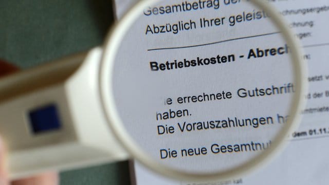 Mieter können Kosten für Arbeiten von der Steuer abziehen, die ihnen der Vermieter als Betriebskosten in Rechnung stellt.