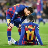 Barcelona: Messi redet mit dem enttäuschten Dembélé.