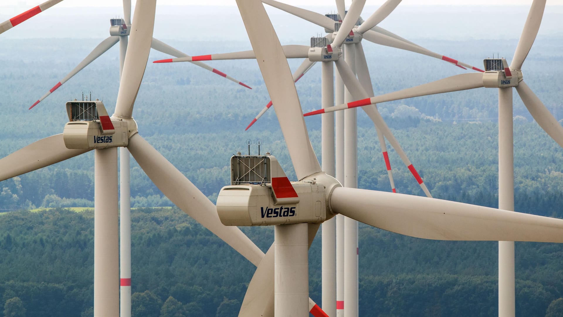 Windpark in Parchim: Grund für den Anstieg der Netzsicherheitseingriffe sei vor allem der Wind gewesen, sagte der technische Geschäftsführer Adolf Schweer.