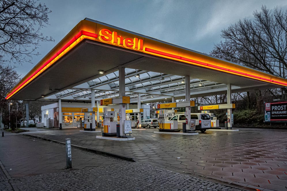 Shell-Tankstelle: Kunden können ihren CO2-Ausstoß künftig ausgleichen.