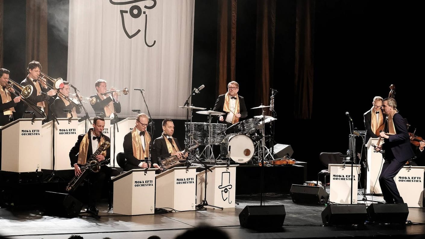Das Moka Efti Orchestra wurde durch ihre Auftritte in der Sky/ARD-Serie "Babylon Berlin" bekannt Das Moka Efti Orchestra wurde durch ihre Auftritte in der Sky/ARD-Serie "Babylon Berlin" bekannt