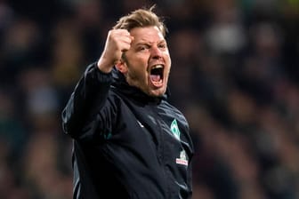 Werder Bremen: Freude bei Trainer Kohfeldt über den Sieg gegen Borussia Dortmund.