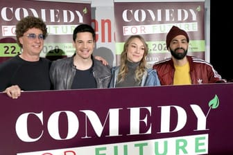 Die Comedians Atze Schröder, Alan Frei, Jacqueline Feldmann und Benaissa Lamroubal (l-r) stellten das Projekt "Comedy for Future" vor.