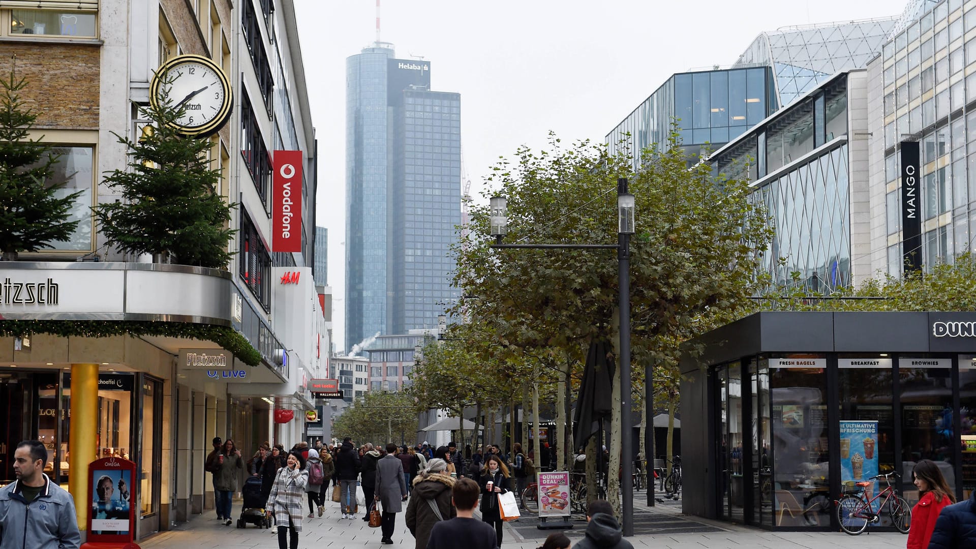 Die Zeil in Frankfurt: In einem beliebten Restaurant, das von einem jüdischen Inhaber geführt wird, sind antisemitische Symbole aufgetaucht.