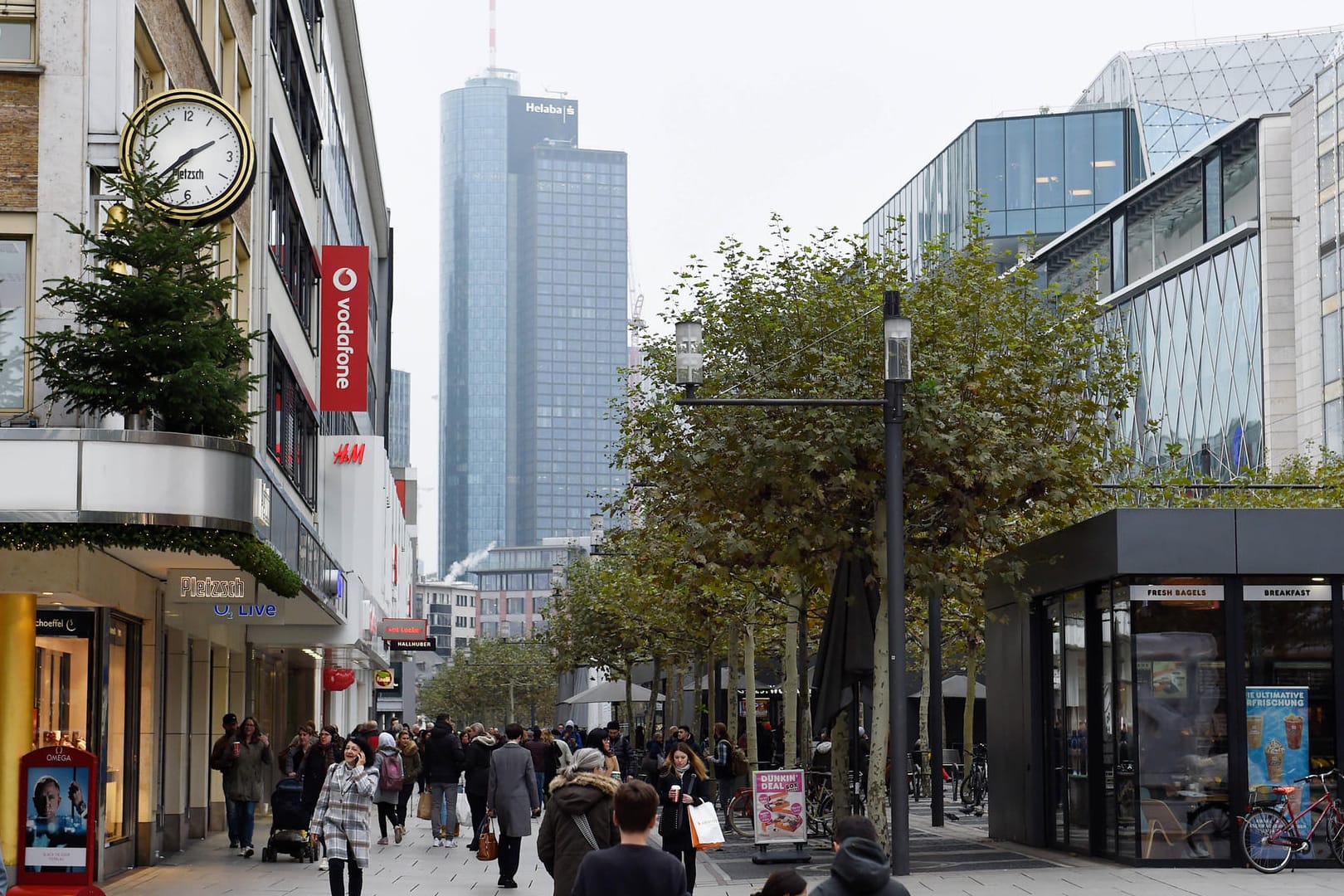 Die Zeil in Frankfurt: In einem beliebten Restaurant, das von einem jüdischen Inhaber geführt wird, sind antisemitische Symbole aufgetaucht.