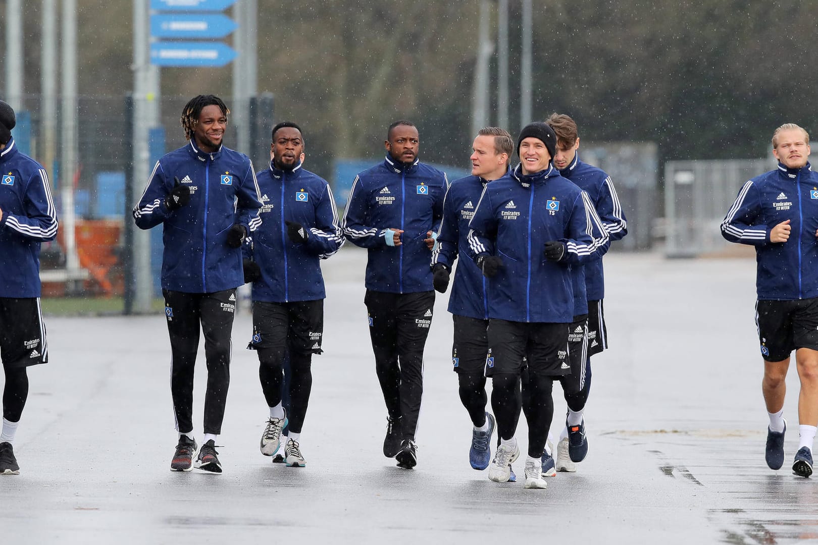 Sport Bilder des Tages 2.Liga Saison 2019-2020 Hamburger SV Training 04.02.2020 Hamburger SV Training 04.02.2020 Auslauf