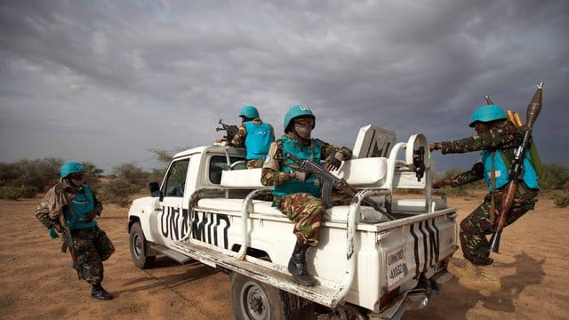 Tansanische Soldaten der UNAMID-Mission im Sudan (Archiv). Tansanische Soldaten der UNAMID-Mission im Sudan (Archiv).