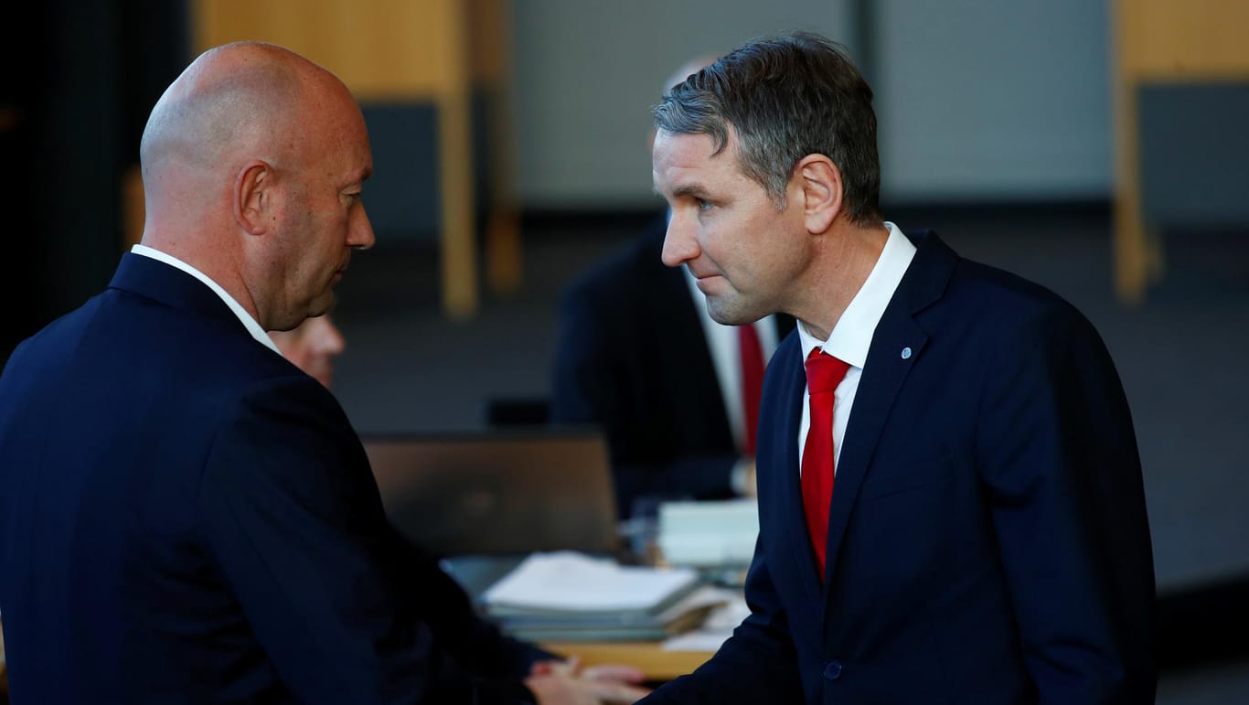 Björn Höcke und FDP-Politiker Thomas Kemmerich: Mit Stimmen der AfD ist Kemmerich zum neuen Ministerpräsidenten in Thüringen gewählt geworden.