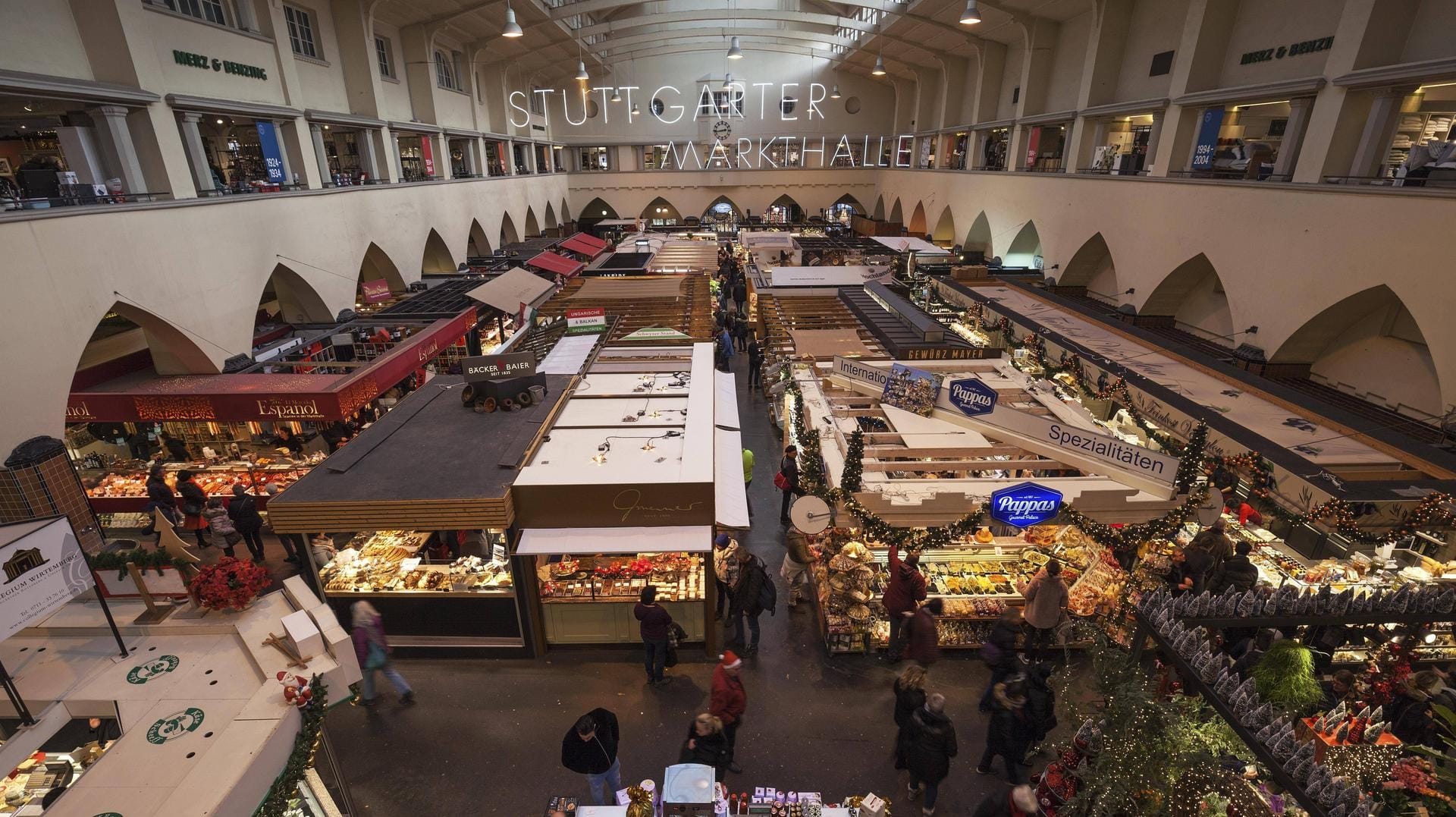 Verkaufsstände in der Stuttgarter Markthalle: Die gern besuchte Einkaufsstätte ist auch für Touristen einen Besuch wert.