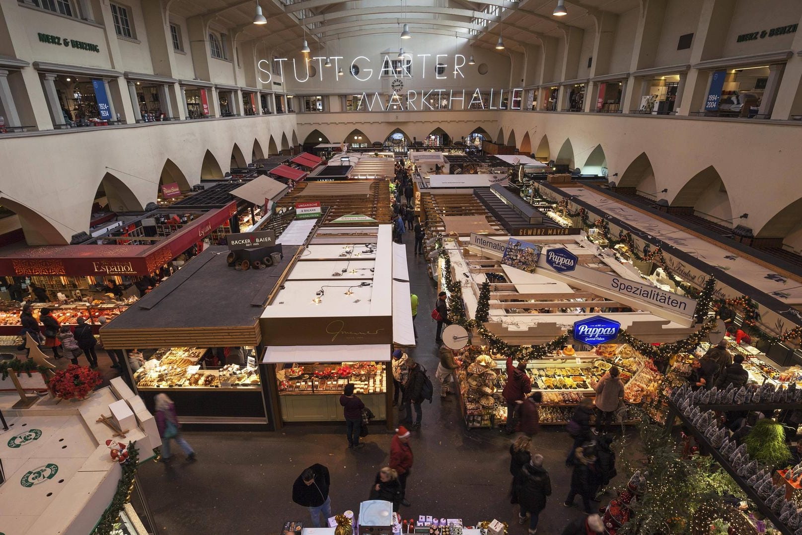 Verkaufsstände in der Stuttgarter Markthalle: Die gern besuchte Einkaufsstätte ist auch für Touristen einen Besuch wert.